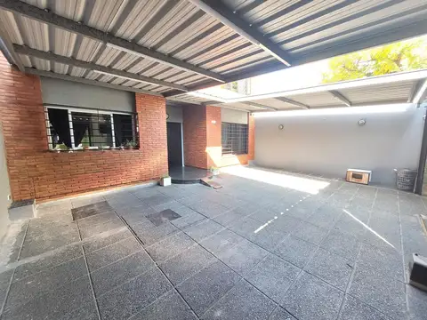 Casa en Venta con 3 cocheras