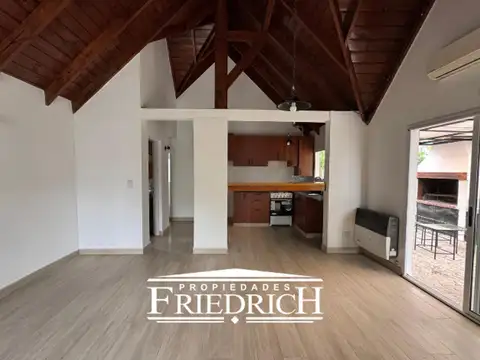 Casa en Alquiler con 3 cocheras
