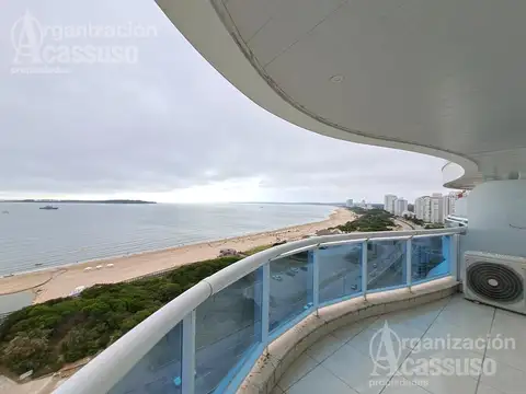 Departamento en  Venta 3 dormitorios y dependencia primera fila al mar piscina gym parrillero
