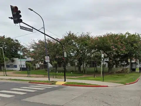 Fraccion en block con salida a 3 calles - Av. Rivadavia y Chacabuco