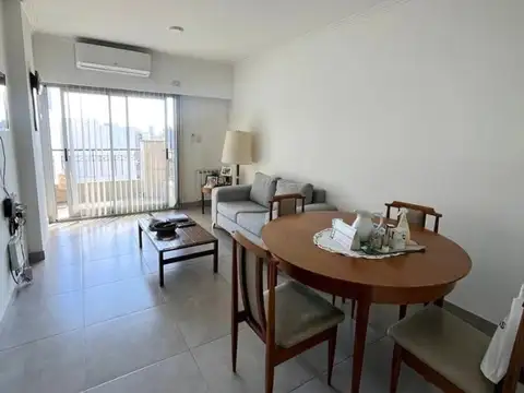 Aristóbulo Del Valle 300