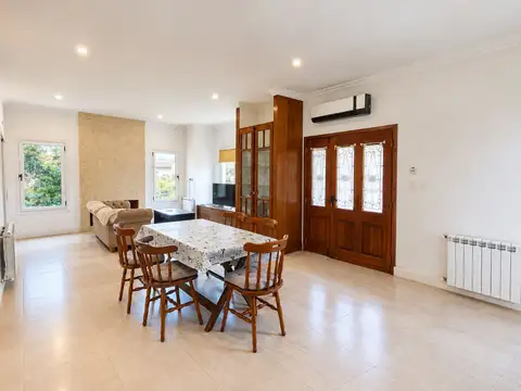 Casa 4 ambientes con 2 baños