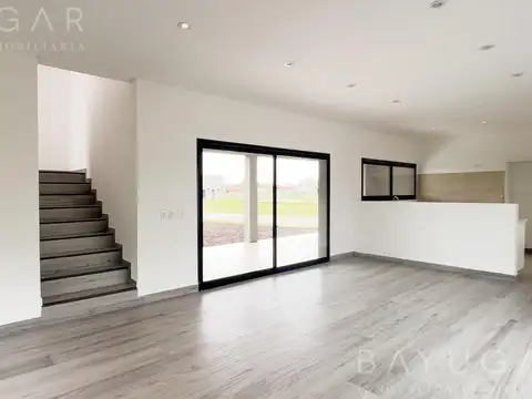 Casa 4 ambientes con 2 baños