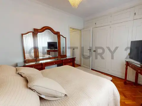 Venta de Departamento 4 Ambientes  en Recoleta con Dependencia