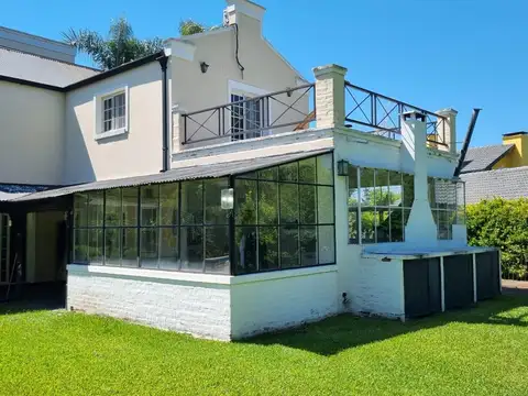 Casa 7 ambientes con 4 baños