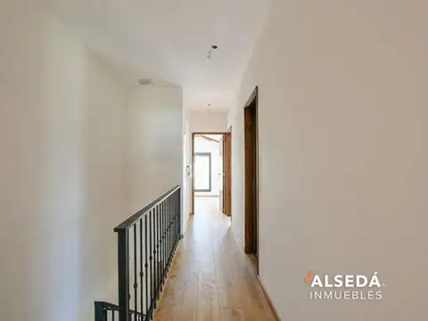 Casa 4 ambientes con 3 baños