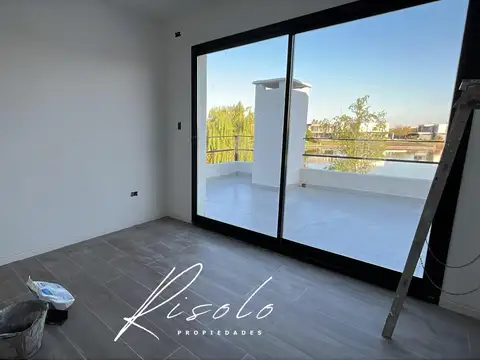 Casa en Venta con lote a la Laguna. 3 dormitorios, Pileta. Barrio Cerrado, Escobar