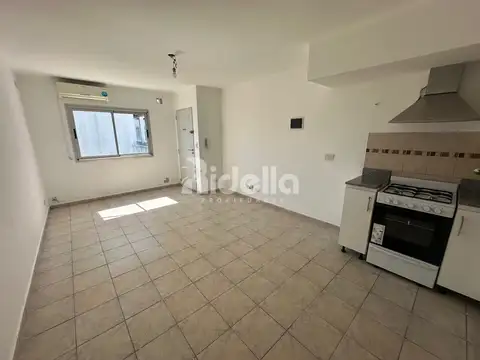 C. 62 entre 27 y 28 1600