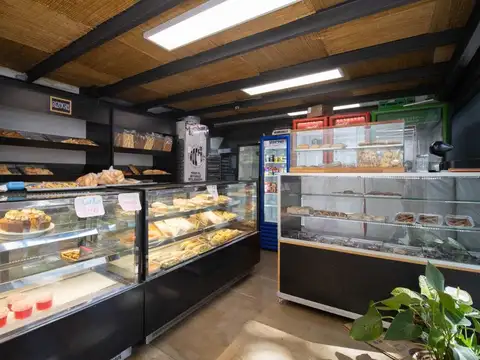 VENTA LLAVE ROTISERIA EN BARRIO DE LOS  JUDIOS