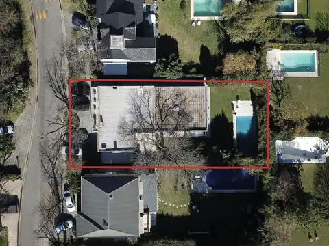 Casa en Venta con 3 cocheras