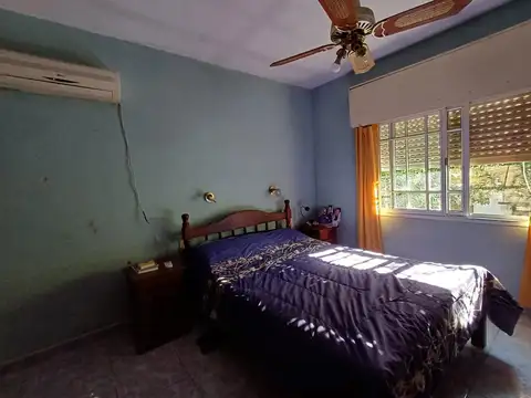 Casa 6 ambientes con 2 baños