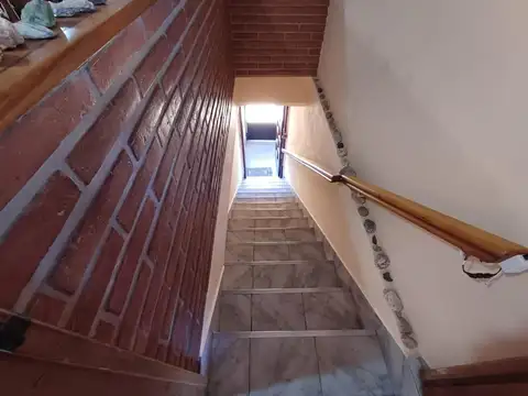 Casa 6 ambientes con 2 baños