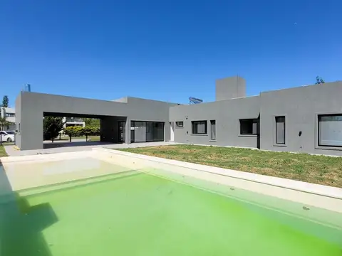 Casa en  Puerto Roldan!