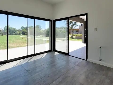 Casa 6 ambientes con 2 baños