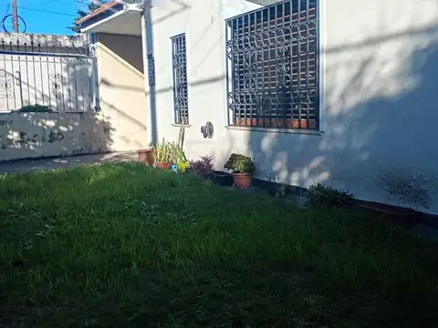 Casa 5 ambientes con 1 baño