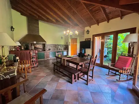 Casa 7 ambientes con 3 baños