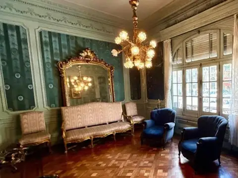 PETIT HOTEL de 8 ambientes en dos plantas estilo europeo
