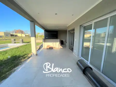 Casa en Venta en Pilar Del Este, USD 310.000