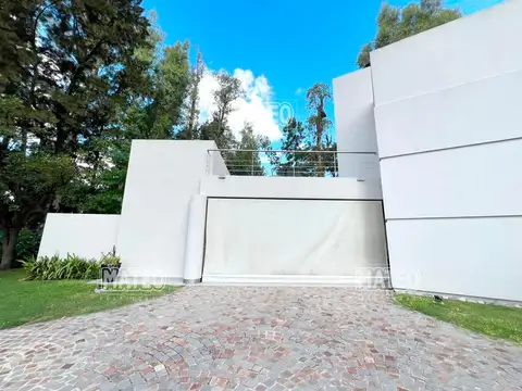 Casa 5 ambientes con 5 baños