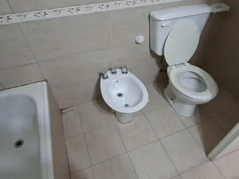 Depto Tipo Casa en Alquiler de 4 ambientes