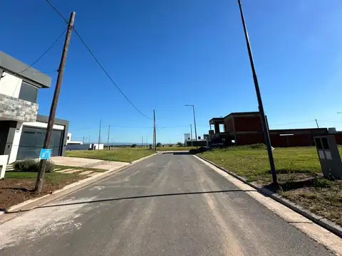 Vendo lote en Campos de Manantiales