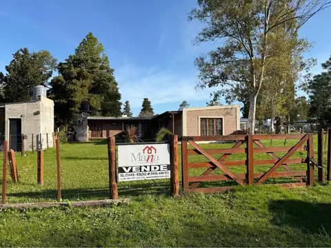 Venta de casa con importante lote cercado . Entrega y cuotas