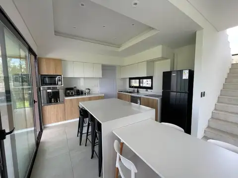 Casa en Alquiler en Countries y Barrios Cerrados en Pilar, USD 3.500