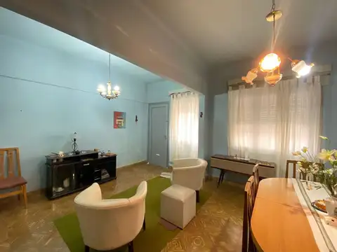 Casa 5 ambientes con 2 baños