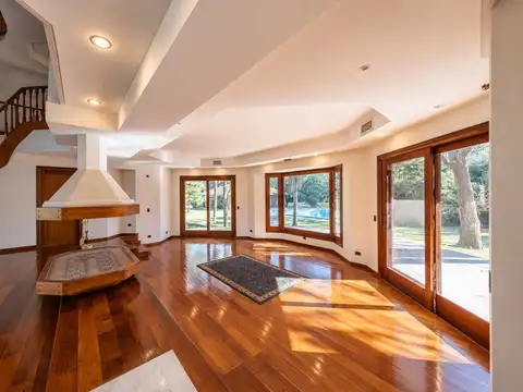 Casa en Venta con 6 cocheras