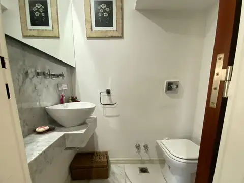 Casa 5 ambientes con 4 baños