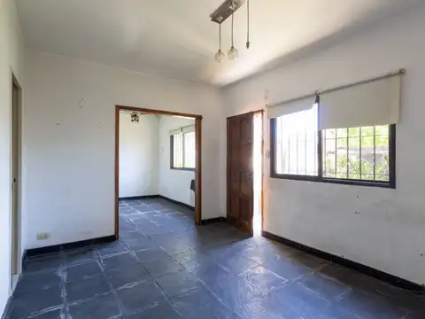 Casa 6 ambientes con 2 baños