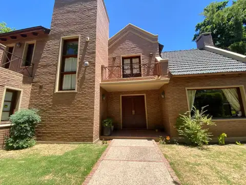 Casa en Venta Arguello 726m2 Ramon y Cajal pileta