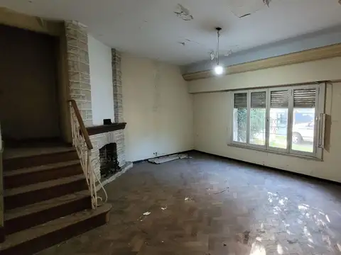 Casa 5 ambientes con 1 baño