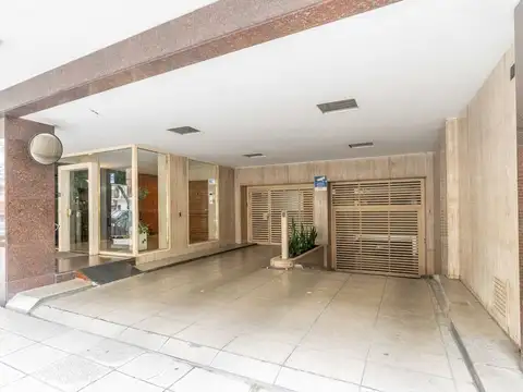 Venta de 3 ambientes + depencia + terraza propia!