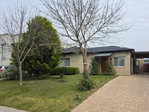 Casa Chalet  en Venta en San Eduardo, Pilar del Este, Pilar