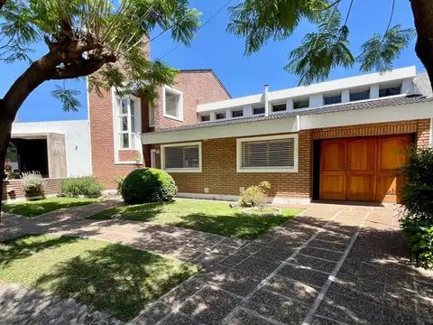 En venta Casa de categoría en Tejas del Sur 1