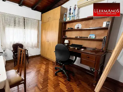 Venta Casa 3 Ambientes, 2 Dormitorios, Martínez con Jardín.