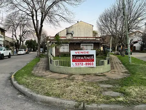 APTO Credito Venta Casa 3Amb,2Dormitorio, Martínez c/Jardín.