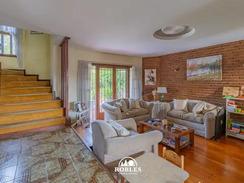 Casa 4 ambientes con 2 baños