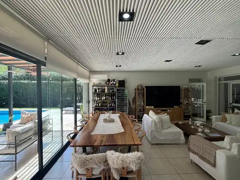 Casa 4 ambientes con 3 baños