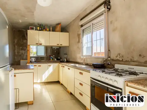 Casa sola en lote: Diag. Favaloro Nº 987 e/ Dolores y Crámer - El Silvio - C945