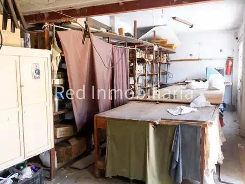 VENTA Casa 4 amb en Ciudadela con patio y pileta A RECICLAR