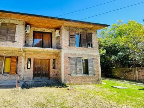 Venta Casa 5 amb con lote 800 metros, parque  gran potencial Castelar Sur