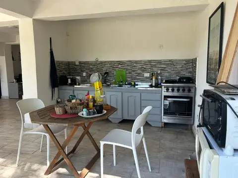 Casa 6 ambientes con 4 baños