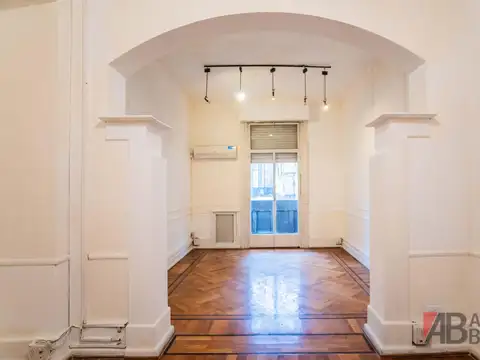 RESERVADA  Excelente oficina en venta, apta vivienda
