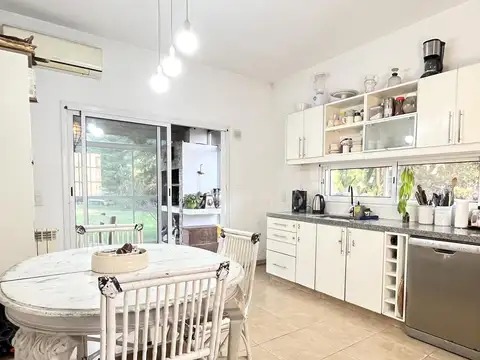 Casa en Venta con 4 cocheras