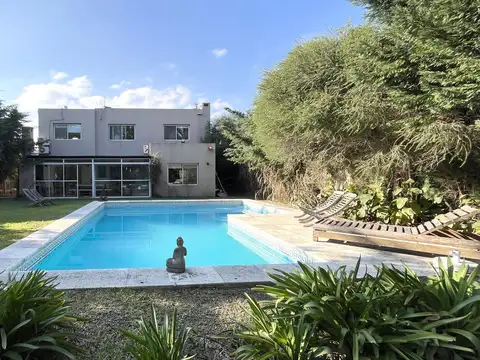 Casa en venta San Agustin 6 ambientes con gran parque, Apta Credito
