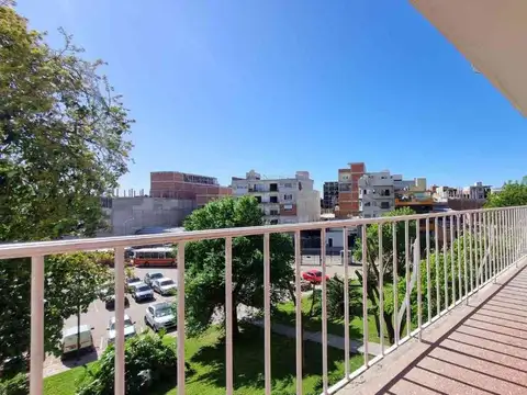 3 AMBIENTES BALCÓN LAVADERO Y ESPACIO GUARDACOCHE