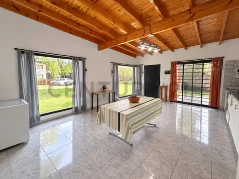Los Claveles, entre Las Lilas y Los Pensamientos 1200, Piso 0