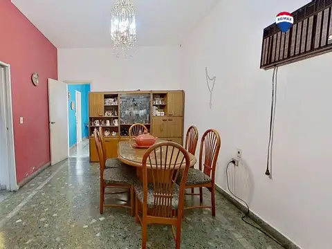 VENTA CASA 4 AMB  LANUS CON JARDIN, GARAGE Y DPTO
